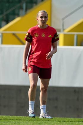 Ried im Innkreis, Austria 17 April 2026 Preparation for the womens World Cup qualifier Austria vs Germany Final training In the picture Elisa Senß Senss Germany Copyright: HMBxMedia MadeleinexFantini