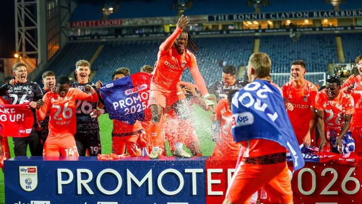 Blackburn Rovers v Coventry City, EFL Sky Bet Championship Coventry City players celebrate their promotion to the Premier League during the EFL Sky Bet Championship match between Blackburn Rovers and Coventry City at Ewood Park, Blackburn, UK on 17 April 2026. Editorial use only DataCo restrictions apply See www.football-dataco.com , Copyright: xSimonxDaviesx PSI-24084-0147