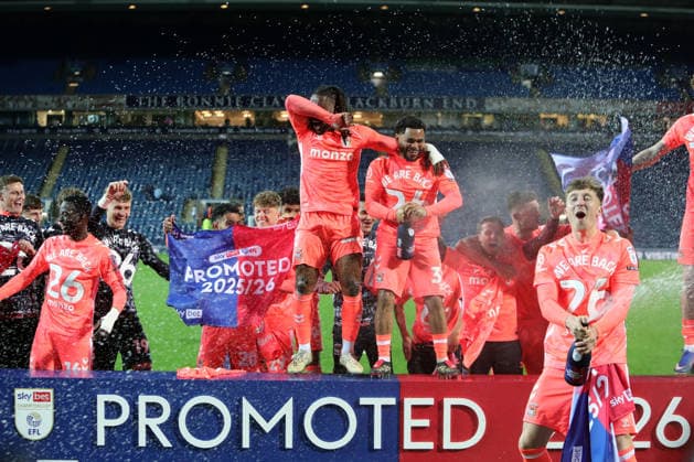 Blackburn Rovers v Coventry City, Sky Bet Championship Coventry City celebrate promotion following the Blackburn Rovers v Coventry City EFL Sky Bet Championship match at Ewood Park, Blackburn, England on 17 April 2026 Credit: Luke Williams Every Second Media Editorial use only. All images are copyright Every Second Media Limited. No images may be reproduced without prior permission. All rights reserved. Premier League and Football League images are subject to licensing agreements with Football DataCo Limited. see https: www.football-dataco.com Copyright: xIMAGO EveryxSecondxMediax ESM-1920-0042 LukexWilliamsx xEveryxSecondxMediax