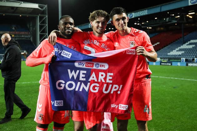 Blackburn Rovers v Coventry City - Sky Bet Championship Frank Onyeka, Jack Rudoni, and Bobby Thomas of Coventry City celebrate promotion back to the Premier League after the Sky Bet Championship match between Blackburn Rovers and Coventry City at Ewood Park in Blackburn, United Kingdom, on April 17, 2026. Blackburn United Kingdom  Copyright: xNewsxImagesx originalFilename:cosgrove-skybetch260417_npFXa.jpg