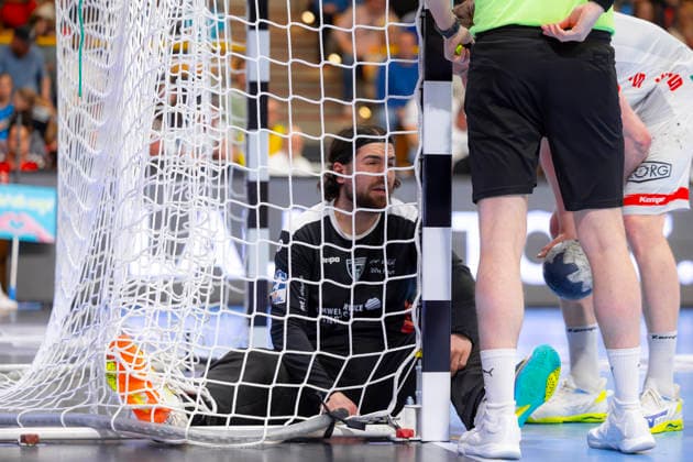 Can Adanir Nr 72, TuS Ferndorf is dejected depressed disappointed VfL Luebeck Schwartau vs TuS Ferndorf, Handball, 2 Bundesliga, 17 04 26 Luebeck Schleswig Holstein Germany Copyright: xAgentur54GradÂ°x xFelixxKoenigx