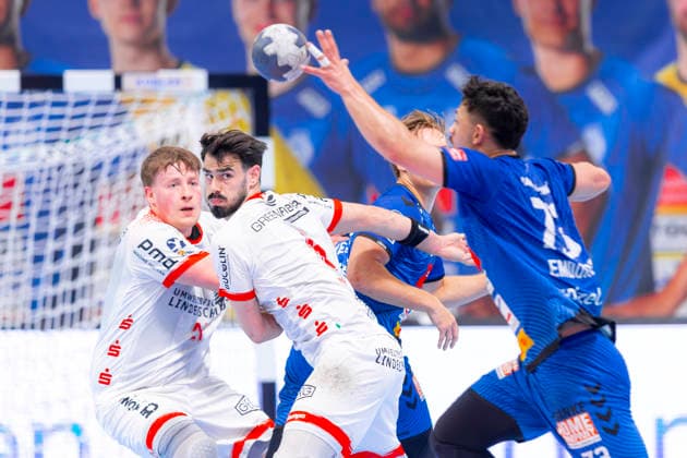Einar Nickelsen No. 42, VfL Lübeck Schwartau and Lukas Kingsley Emdorf No. 73, VfL Lübeck Schwartau against Mattis Michel No. 17, TuS Ferndorf and Gabriel Da Rocha No. 6, TuS Ferndorf VfL Luebeck Schwartau vs TuS Ferndorf, Handball, 2 Bundesliga, 17 04 26 Luebeck Schleswig Holstein Germany Copyright: xAgentur54GradÂ°x xFelixxKoenigx