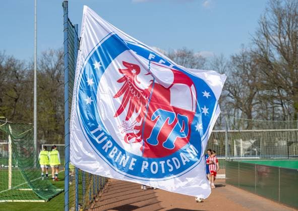 Soccer, Women, Season 2025 2026, Test match 1 FFC Turbine Potsdam 1 FC Union Berlin 0 2 , Flag of Turbine Potsdam on the sidelines, 17 04 2026, Copyright: xMatthiasxKochx