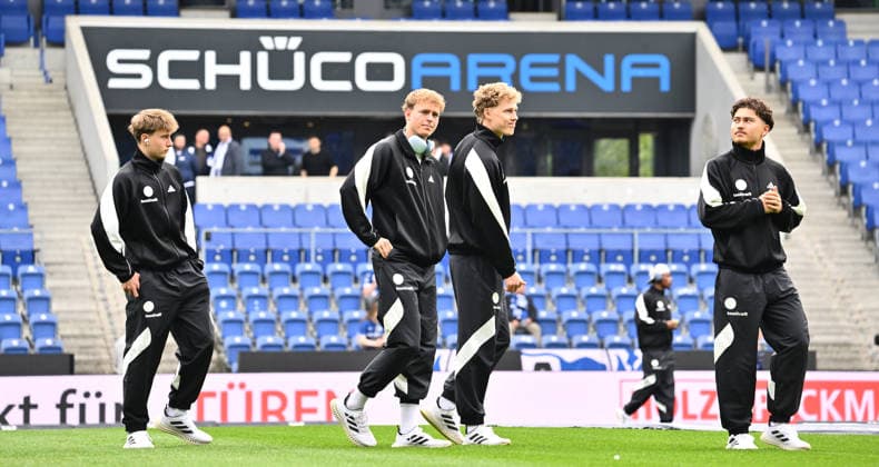 18 04 2026 Soccer Season 2025 2026 2 Soccer Bundesliga 30 Matchday DSC Arminia Bielefeld 1 FC Nürnberg FCN Club Sportfoto Zink xwoxzix DFL regulations prohibit any use of photographs as image sequences and or quasi video only for editorial use Marko Soldic 16, 1 FC Nürnberg FCN Eric Porstner 41, 1 FC Nürnberg FCN Piet Scobel 39, 1 FC Nürnberg FCN Justin von der Hitz 27, 1 FC Nürnberg FCN before the start of the match
