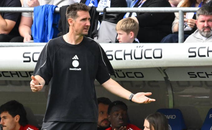 18 04 2026 Soccer Season 2025 2026 2 Soccer Bundesliga 30 Matchday DSC Arminia Bielefeld 1 FC Nürnberg FCN Club Sportfoto Zink xwoxzix DFL regulations prohibit any use of photographs as image sequences and or quasi video only for editorial use Miroslav Miro Klose Trainer 1 FC Nürnberg FCN gestures gesture