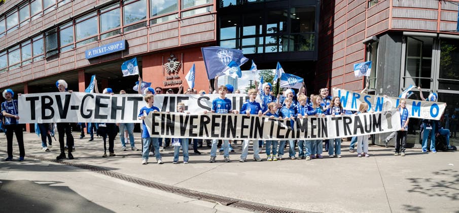 Handball, DHB Cup, semi-final, TBV Lemgo Lippe - Füchse Berlin, fan march