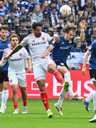 18 04 2026 Soccer Season 2025 2026 2 Soccer Bundesliga 30 Matchday DSC Arminia Bielefeld 1 FC Nürnberg FCN Club Sportfoto Zink xwoxzix DFL regulations prohibit any use of photographs as image sequences and or quasi video only for editorial use Adriano Grimaldi 33, 1 FC Nürnberg FCN Mael Corboz 6, Arminia Bielefeld