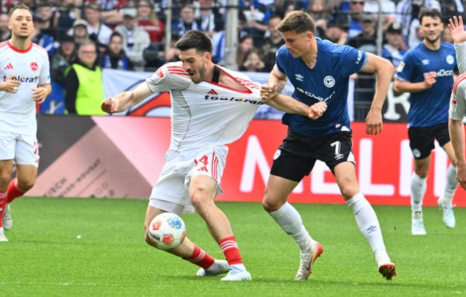 18 04 2026 Soccer Season 2025 2026 2 Soccer Bundesliga 30 Matchday DSC Arminia Bielefeld 1 FC Nürnberg FCN Club Sportfoto Zink xwoxzix DFL regulations prohibit any use of photographs as image sequences and or quasi video only for editorial use Luka Lochoshvili 24, 1 FC Nürnberg FCN Semir Telalovic 7, Arminia Bielefeld
