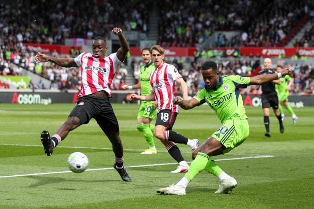 Ryan Sessegnon of Fulham crosses the ball whilst under pressure from Michael Kayode of Brentford Brentford v Fulham, Football, Premier League, The Gtech Community Stadium, London, UK - 18 04 2026 EDITORIAL USE ONLY No use with unauthorised audio, video, data, fixture lists, club league logos or live services. Online in-match use limited to 120 images, no video emulation. No use in betting, games or single club league player publications.  Copyright: xAnthonyxHanc Shutterstockx 16834820e