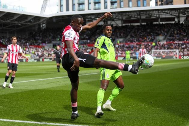 Michael Kayode of Brentford clears the ball whilst under pressure from Ryan Sessegnon of Fulham Brentford v Fulham, Football, Premier League, The Gtech Community Stadium, London, UK - 18 04 2026 EDITORIAL USE ONLY No use with unauthorised audio, video, data, fixture lists, club league logos or live services. Online in-match use limited to 120 images, no video emulation. No use in betting, games or single club league player publications.  Copyright: xAnthonyxHanc Shutterstockx 16834820f