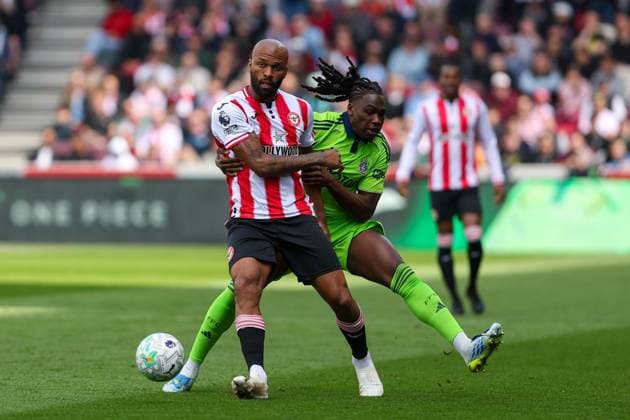 Igor Thiago of Brentford is challenged by Calvin Bassey of Fulham Brentford v Fulham, Football, Premier League, The Gtech Community Stadium, London, UK - 18 04 2026 EDITORIAL USE ONLY No use with unauthorised audio, video, data, fixture lists, club league logos or live services. Online in-match use limited to 120 images, no video emulation. No use in betting, games or single club league player publications.  Copyright: xAnthonyxHanc Shutterstockx 16834820a