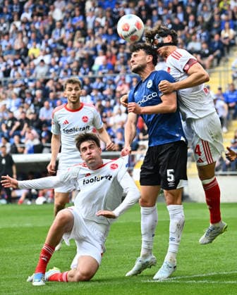 18 04 2026 Soccer Season 2025 2026 2 Soccer Bundesliga 30 Matchday DSC Arminia Bielefeld 1 FC Nürnberg FCN Club Sportfoto Zink xwoxzix DFL regulations prohibit any use of photographs as image sequences and or quasi video only for editorial use Javier Fernandez 20, 1 FC Nürnberg FCN Maximilian Bauer 5, Arminia Bielefeld Fabio Gruber 4, 1 FC Nürnberg FCN