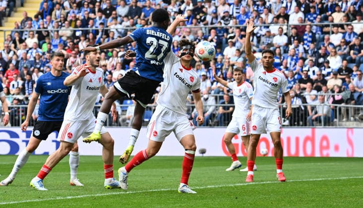 18 04 2026 Soccer Season 2025 2026 2 Soccer Bundesliga 30 Matchday DSC Arminia Bielefeld 1 FC Nürnberg FCN Club Sportfoto Zink xwoxzix DFL regulations prohibit any use of photographs as image sequences and or quasi video only for editorial use Benjamin Boakye 27, Arminia Bielefeld scores goal Goal shot against Luka Lochoshvili 24, 1 FC Nürnberg FCN Fabio Gruber 4, 1 FC Nürnberg FCN Disallowed for offside