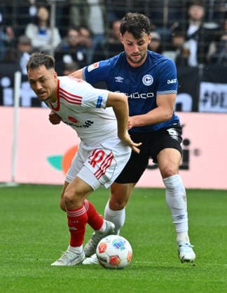 18 04 2026 Soccer Season 2025 2026 2 Soccer Bundesliga 30 Matchday DSC Arminia Bielefeld 1 FC Nürnberg FCN Club Sportfoto Zink xwoxzix DFL regulations prohibit any use of photographs as image sequences and or quasi video only for editorial use Julian Justvan 10, 1 FC Nürnberg FCN Maximilian Bauer 5, Arminia Bielefeld
