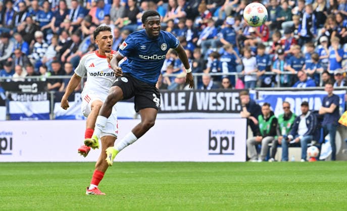 18 04 2026 Soccer Season 2025 2026 2 Soccer Bundesliga 30 Matchday DSC Arminia Bielefeld 1 FC Nürnberg FCN Club Sportfoto Zink xwoxzix DFL regulations prohibit any use of photographs as image sequences and or quasi video only for editorial use Henri Koudossou 8, 1 FC Nürnberg FCN Benjamin Boakye 27, Arminia Bielefeld