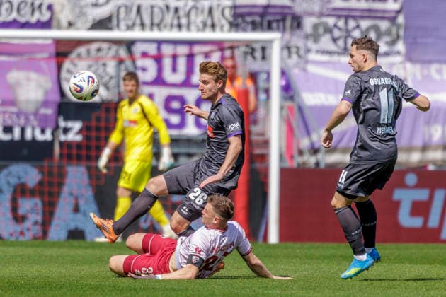 Sport Bilder des Tages Ingolstadt, Deutschland 18. April 2026: 3. Liga - 2025 2026 - Sp. 34 - FC Ingolstadt 04 gegen VfL Osnabrück Im Bild: v. li. im Zweikampf Simon Lorenz (FCI) und Jannik Müller Mueller (VfL) DFB regulations prohibit any use of photographs as image sequences and or quasi-video Audi Sportpark Bayern *** Ingolstadt, Germany 18 April 2026 3 Liga 2025 2026 Sp 34 FC Ingolstadt 04 vs VfL Osnabrück In the picture from left in duel Simon Lorenz FCI and Jannik Müller Mueller VfL DFB regulations prohibit any use of photographs as image sequences and or quasi video Audi Sportpark Bayern Copyright: xFotostandx xSchäferx