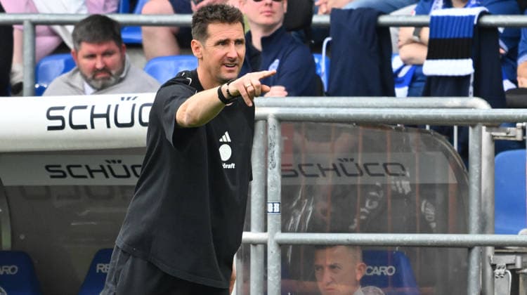 18 04 2026 Soccer Season 2025 2026 2 Soccer Bundesliga 30 Matchday DSC Arminia Bielefeld 1 FC Nürnberg FCN Club Sportfoto Zink xwoxzix DFL regulations prohibit any use of photographs as image sequences and or quasi video only for editorial use Miroslav Miro Klose Trainer 1 FC Nürnberg FCN shows hints