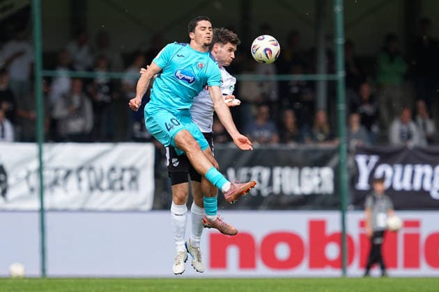 Sport Bilder des Tages 18.04.2026, xydrx, Fußball, 3.Liga, SC Verl - FC Viktoria Köln, Saison 2025 2026, Sportclub Arena: Jakob Sachse (FC Viktoria Köln, 40) im Zweikampf gegen Martin Ens (SC Verl ,5) DFB regulations prohibit any use of photographs as image sequences and or quasi-video. *** 18 04 2026, xydrx, Football, 3 Liga, SC Verl FC Viktoria Köln, Saison 2025 2026, Sportclub Arena Jakob Sachse FC Viktoria Köln, 40 im Zweikampf gegen Martin Ens SC Verl ,5 DFB regulations prohibit any use of photographs as image sequences and or quasi video Copyright: HMBxMedia YannisxDreimann