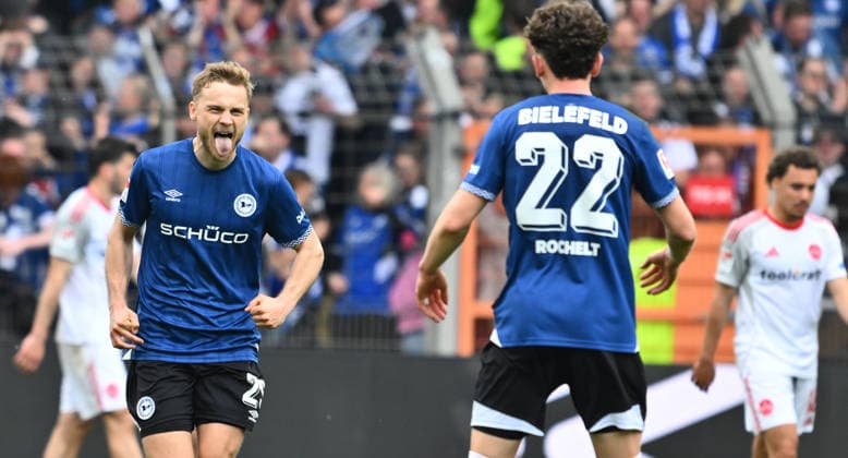 18 04 2026 Soccer Season 2025 2026 2 Soccer Bundesliga 30 Matchday DSC Arminia Bielefeld 1 FC Nürnberg FCN Club Sportfoto Zink xwoxzix DFL regulations prohibit any use of photographs as image sequences and or quasi video only for editorial use Torjubel Jubel nach Treffer Tor Torschuß zum 1 1 durch Tim Handwerker 29, Arminia Bielefeld Tim Handwerker 29, Arminia Bielefeld Jannik Rochelt 22, Arminia Bielefeld