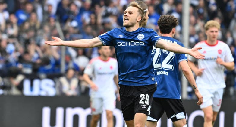 18 04 2026 Soccer Season 2025 2026 2 Soccer Bundesliga 30 Matchday DSC Arminia Bielefeld 1 FC Nürnberg FCN Club Sportfoto Zink xwoxzix DFL regulations prohibit any use of photographs as image sequences and or quasi video only for editorial use Torjubel Jubel nach Treffer Tor Torschuß zum 1 1 durch Tim Handwerker 29, Arminia Bielefeld