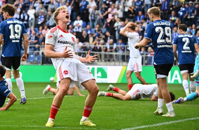 18 04 2026 Soccer Season 2025 2026 2 Soccer Bundesliga 30 Matchday DSC Arminia Bielefeld 1 FC Nürnberg FCN Club Sportfoto Zink xwoxzix DFL regulations prohibit any use of photographs as image sequences and or quasi video only for editorial use Piet Scobel 39, 1 FC Nürnberg FCN ruft schreit brüllt