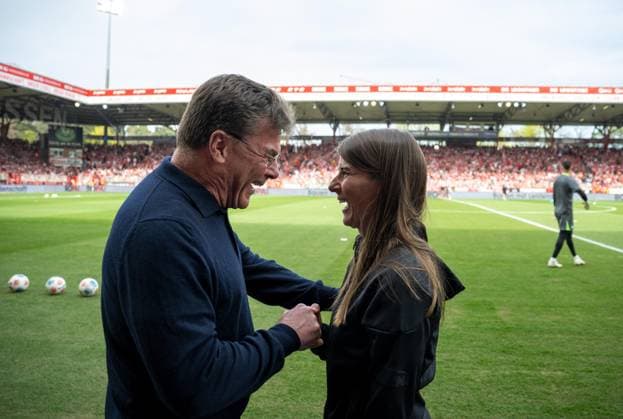 Soccer, Men, Season 2025 2026, 1 Bundesliga 30 Matchday , 1 FC Union Berlin VfL Wolfsburg, f l Coach Dieter Hecking VfL Wolfsburg , Coach Marie Louise Eta 1 FC Union Berlin before the match, 18 04 2026, Copyright: xMatthiasxKochx