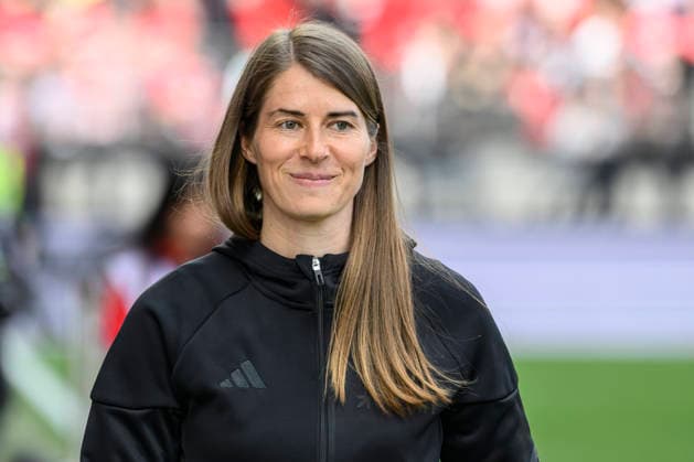v l Marie Louise Eta 1 FC Union Berlin, Coach , GER, Berlin, 1 FC Union Berlin vs VfL Wolfsburg, 1 Bundesliga, Football, DFB, 30 Matchday, Season 2025 2026, Alte Försterei, DFB DFL REGULATIONS PROHIBIT ANY USE OF PHOTOGRAPHS AS IMAGE SEQUENCES AND OR QUASI VIDEO, April 18, 2026, Copyright: HMBxMedia UwexKoch