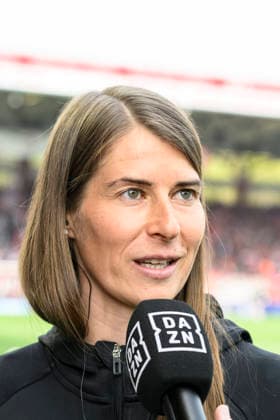 v l Marie Louise Eta 1 FC Union Berlin, Coach , GER, Berlin, 1 FC Union Berlin vs VfL Wolfsburg, 1 Bundesliga, Football, DFB, 30 Matchday, Season 2025 2026, Alte Försterei, DFB DFL REGULATIONS PROHIBIT ANY USE OF PHOTOGRAPHS AS IMAGE SEQUENCES AND OR QUASI VIDEO, April 18, 2026, Copyright: HMBxMedia UwexKoch
