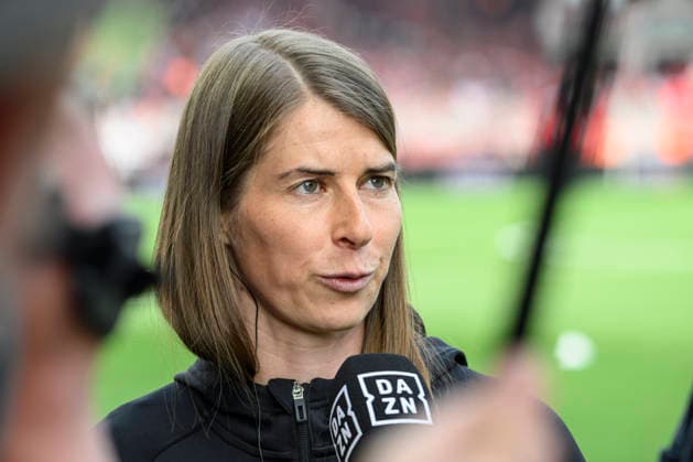 v l Marie Louise Eta 1 FC Union Berlin, Coach , GER, Berlin, 1 FC Union Berlin vs VfL Wolfsburg, 1 Bundesliga, Football, DFB, 30 Matchday, Season 2025 2026, Alte Försterei, DFB DFL REGULATIONS PROHIBIT ANY USE OF PHOTOGRAPHS AS IMAGE SEQUENCES AND OR QUASI VIDEO, April 18, 2026, Copyright: HMBxMedia UwexKoch