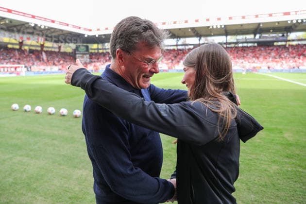 Union vs VfL, 1 BL Berlin, 18 04 2026, Football, Men, Season 2025 2026, 1 BL, 1 FC Union Berlin vs VfL Wolfsburg Head Coach Dieter Hecking VfL Wolfsburg , Head Coach Marie Louise Eta Union Berlin DFL DFB REGULATIONS PROHIBIT ANY USE OF PHOTOGRAPHS as IMAGE SEQUENCES and or QUASI VIDEO Stadion An der Alten Försterei Germany