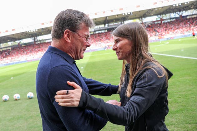 Union vs VfL, 1 BL Berlin, 18 04 2026, Football, Men, Season 2025 2026, 1 BL, 1 FC Union Berlin vs VfL Wolfsburg Head Coach Dieter Hecking VfL Wolfsburg , Head Coach Marie Louise Eta Union Berlin DFL DFB REGULATIONS PROHIBIT ANY USE OF PHOTOGRAPHS as IMAGE SEQUENCES and or QUASI VIDEO Stadion An der Alten Försterei Germany
