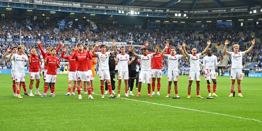 18 04 2026 Soccer Season 2025 2026 2 Soccer Bundesliga 30 Matchday DSC Arminia Bielefeld 1 FC Nürnberg FCN Club Sportfoto Zink xwoxzix DFL regulations prohibit any use of photographs as image sequences and or quasi video only for editorial use Mannschaft Team FCN vor Fans Fanblock nach Spielende