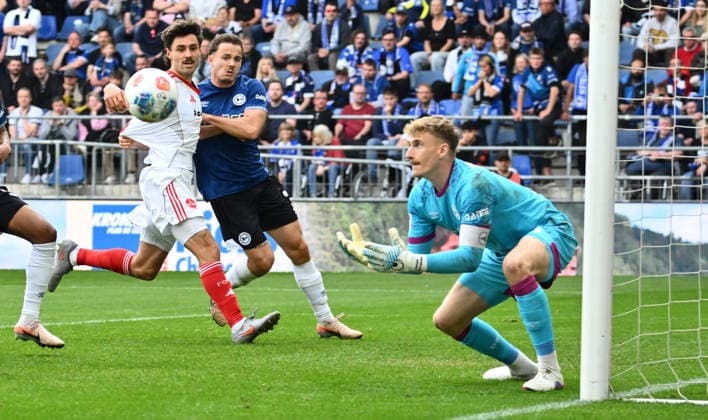 18 04 2026 Soccer Season 2025 2026 2 Soccer Bundesliga 30 Matchday DSC Arminia Bielefeld 1 FC Nürnberg FCN Club Sportfoto Zink xwoxzix DFL regulations prohibit any use of photographs as image sequences and or quasi video only for editorial use Tom Baack 5, 1 FC Nürnberg FCN Jonas Kersken 1, Arminia Bielefeld