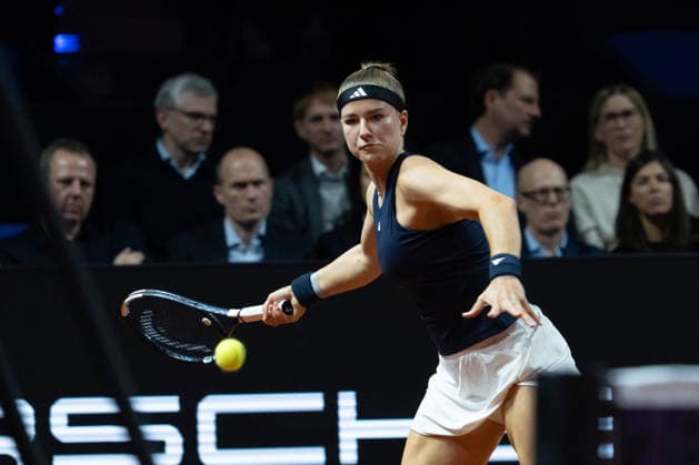 Karolina Muchova CZE in the picture on the ball, action, GER, Elina Svitolina vs Karolina Muchova, tennis, ATP tournament, WTA 500, Porsche Tennis Grand Prix, semi-final, 18 04 2026, GER, Elina Svitolina vs Karolina Muchova, tennis, ATP tournament, WTA 500, Porsche Tennis Grand Prix, semi-final, 18 04 2026, Stuttgart Copyright: xEibner-Pressefoto EdwardxCheungx EP_ECG