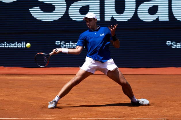 April 18, 2026, Barcelona, Barcelona, Spain: Serbian professional ATP, Tennis Herren Tour tennis player HAMAD MEDJEDOVIC (SRB) in action during the semifinals match against ANDREY RUBLEV (RUS) at the Barcelona Open Banc Sabadell ATP 500 tennis tournament at the Real Club de Tenis Barcelona on April 18, 2026 in Barcelona, Spain. Tennis 2026: Barcelona Open Banc Sabadell 2026 - ATP 500  - ZUMAs316 20260418_znp_s316_020 Copyright: xMartixSeguraxRamonedax