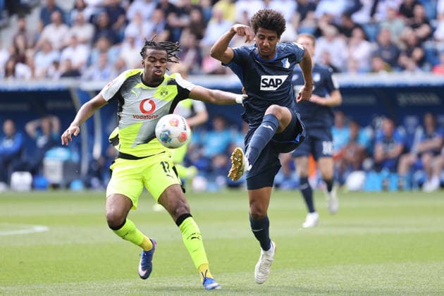 Sport Bilder des Tages 18.04.2026, xtvx, Fussball 1.Bundesliga, TSG 1899 Hoffenheim - Borussia Dortmund v.l. Zweikampf, Duell, duel, tackle, compete Carney Chukwuemeka (Borussia Dortmund) Bernardo (TSG 1899 Hoffenheim) (DFL DFB REGULATIONS PROHIBIT ANY USE OF PHOTOGRAPHS as IMAGE SEQUENCES and or QUASI-VIDEO) Sinsheim *** 18 04 2026, xtvx, Fussball 1 Bundesliga, TSG 1899 Hoffenheim Borussia Dortmund v l Zweikampf, Duell, duel, tackle, compete Carney Chukwuemeka Borussia Dortmund Bernardo TSG 1899 Hoffenheim DFL DFB REGULATIONS PROHIBIT ANY USE OF PHOTOGRAPHS as IMAGE SEQUENCES and or QUASI VIDEO Sinsheim