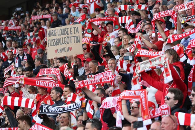 18 04 2026, xtgx, Soccer 1 Bundesliga, 1 FC Union Berlin VfL Wolfsburg emspor, v l banner banner football goddess Marie Louise Eta Union Berlin, coach DFL DFB REGULATIONS PROHIBIT ANY USE OF PHOTOGRAPHS as IMAGE SEQUENCES and or QUASI VIDEO Berlin