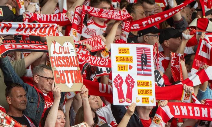 Soccer, Men, Season 2025 2026, 1 Bundesliga 30 Matchday , 1 FC Union Berlin VfL Wolfsburg, Fans of 1 FC Union celebrate coach Marie Louise Eta 1 FC Union Berlin , 18 04 2026, Copyright: xMatthiasxKochx