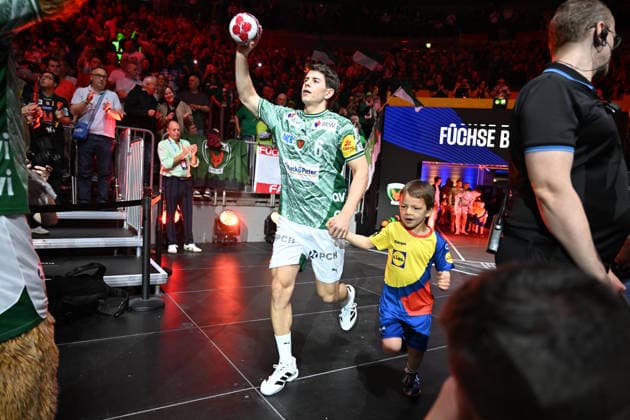 GER, Lanxess Arena Koeln, HBL, LIDL FINAL4, Men, 1 Semifinal TVB Lemgo Lippe vs Fuechse Berlin 18 04 2026, Lanxess Arena , Koeln , GER, Lanxess Arena Koeln, HBL, LIDL FINAL4, Men, 1 Semifinal TVB Lemgo Lippe vs Fuechse Berlin, in the picture run-in Fuechse Leo Prantner Fuechse Berlin 6 , nordphotoxGmbHx xMeuter nph00351
