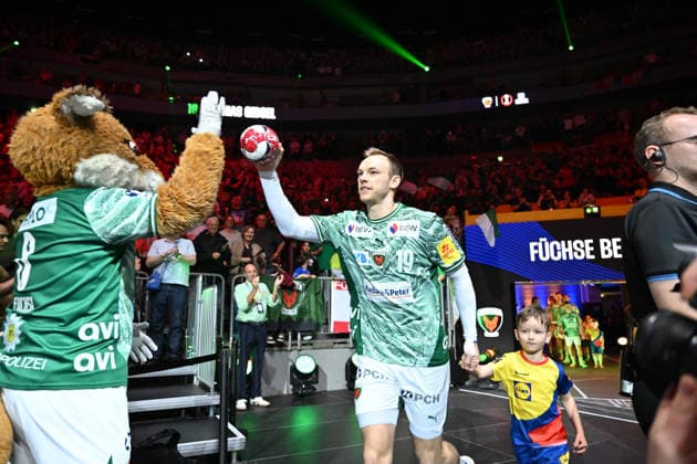 GER, Lanxess Arena Koeln, HBL, LIDL FINAL4, Men, 1 Semifinal TVB Lemgo Lippe vs Fuechse Berlin 18 04 2026, Lanxess Arena , Koeln , GER, Lanxess Arena Koeln, HBL, LIDL FINAL4, Men, 1 Semifinal TVB Lemgo Lippe vs Fuechse Berlin, in the picture run-in Fuechse Mathias Gidsel Fuechse Berlin 19 , nordphotoxGmbHx xMeuter nph00351