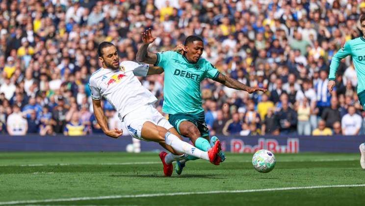 Leeds United v Wolverhampton Wanderers, Premier League Leeds United forward Dominic Calvert-Lewin (9) goes close during the Premier League match between Leeds United and Wolverhampton Wanderers at Elland Road, Leeds, UK on 18 April 2026. Editorial use only DataCo restrictions apply See www.football-dataco.com , Copyright: xSimonxDaviesx PSI-24093-0016