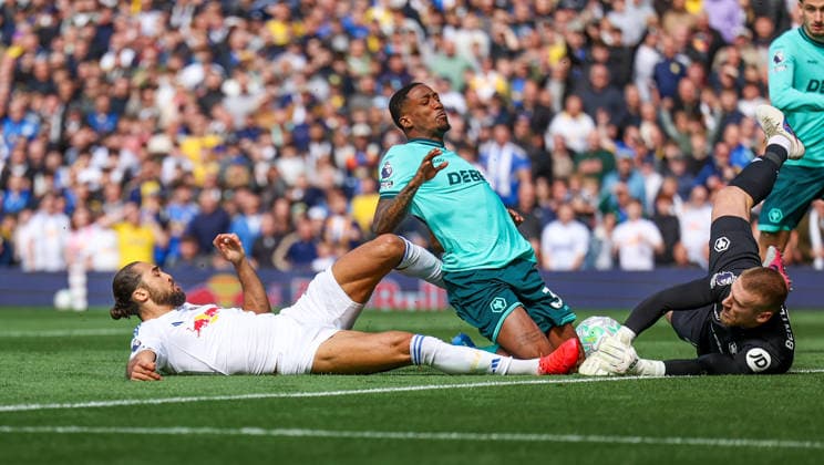 Sport Bilder des Tages Leeds United v Wolverhampton Wanderers, Premier League Leeds United forward Dominic Calvert-Lewin (9) goes close during the Premier League match between Leeds United and Wolverhampton Wanderers at Elland Road, Leeds, UK on 18 April 2026. Editorial use only DataCo restrictions apply See www.football-dataco.com , Copyright: xSimonxDaviesx PSI-24093-0017
