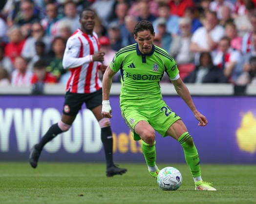 LONDON, ENGLAND - APRIL 18: Sasa Lukic of Fulham on the ball during the Premier League match between Brentford and Fulham at Gtech Community Stadium on April 18, 2026 in London, England. Copyright: xJayxPatel SPPx Sportspressphoto_SPR132042