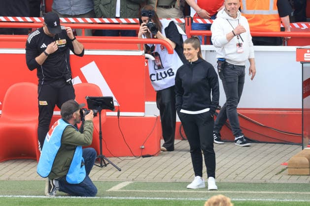 DEU, DFL, 1 FBL, 1 FC Union vs VfL Wolfsburg, 18 04 2026, Stadion Alte Foersterei, Berlin, DEU, DFL, 1 FBL, 1 FC Union vs VfL Wolfsburg, im Bild Cheftrainer Marie Louise Eta 1 FC Union Berlin DFL regulations prohibit any use of Photographs as image sequences and or quasi video nordphotoxGmbHx xEngler nph00076