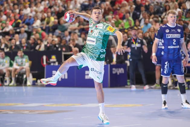 18 04 2026 ,xgox, Handball DHB Pokal 1 2 Final TBV Lemgo Lippe Füchse Berlin emspor, v l Tim Freihoefer Berlin, 20 at Siebenmeter Koeln