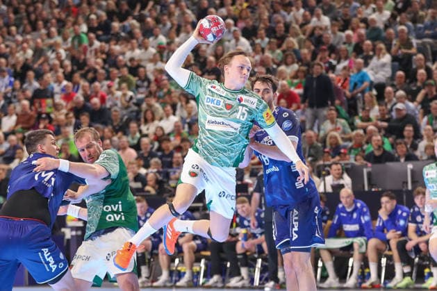 18 04 2026 ,xgox, Handball DHB Pokal 1 2 Final TBV Lemgo Lippe Füchse Berlin emspor, v l Tobias Grondahl Berlin, 15 throws goal, Torschuetze, erzielt Tor, Treffer, scores the goal Koeln