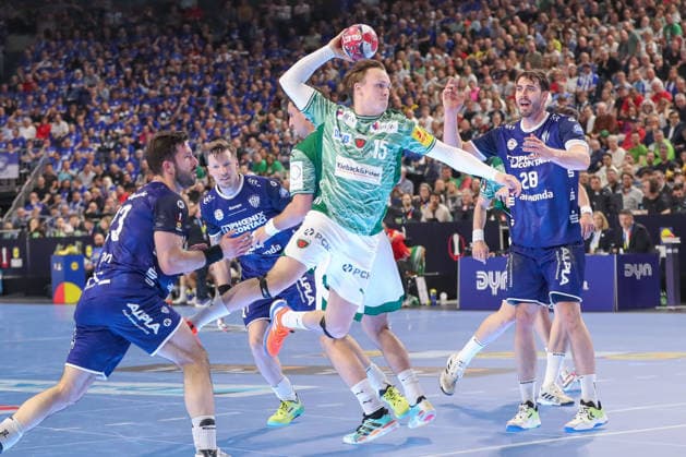 18 04 2026 ,xgox, Handball DHB Pokal 1 2 Final TBV Lemgo Lippe Füchse Berlin emspor, v l Tobias Grondahl Berlin, 15 throws goal, Torschuetze, erzielt Tor, Treffer, scores the goal Koeln
