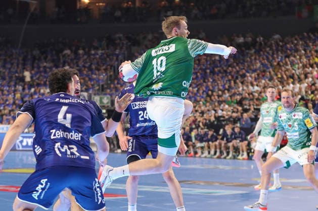 18 04 2026 ,xgox, Handball DHB Pokal 1 2 Final TBV Lemgo Lippe Füchse Berlin emspor, v l Mathias Gidsel Berlin, 19 throws goal, Torschuetze, erzielt Tor, Treffer, scores the goal Koeln