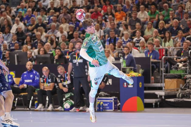 18 04 2026 ,xgox, Handball DHB Pokal 1 2 Final TBV Lemgo Lippe Füchse Berlin emspor, v l Nils Lichtlein Berlin, 17 throws goal, Torschuetze, erzielt Tor, Treffer, scores the goal Koeln