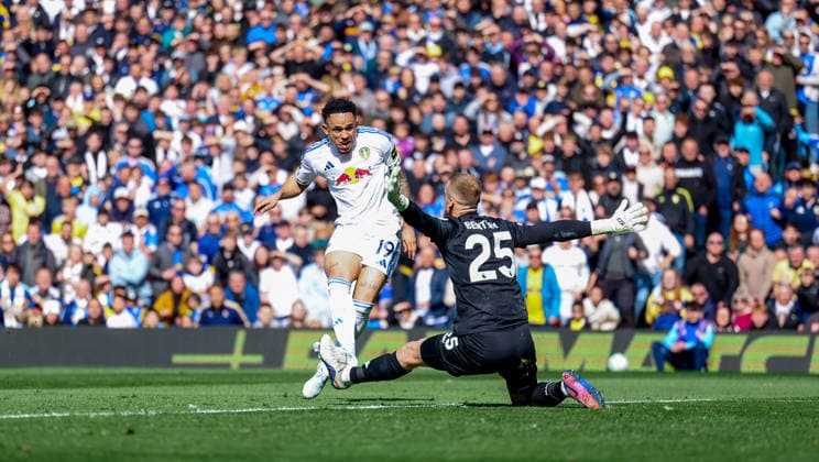 Leeds United v Wolverhampton Wanderers, Premier League GOAL 2-0 Leeds United forward Noah Okafor (19) scores a goal to make the score 2-0 during the Premier League match between Leeds United and Wolverhampton Wanderers at Elland Road, Leeds, UK on 18 April 2026. Editorial use only DataCo restrictions apply See www.football-dataco.com , Copyright: xSimonxDaviesx PSI-24093-0023